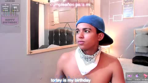 noah_smith04 online show from December 16, 3:29 pm