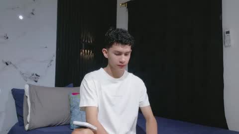 noah tyler  online show from May 24, 12:07 am