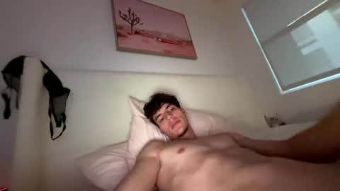 noahlynx online show from April 16, 2:11 am