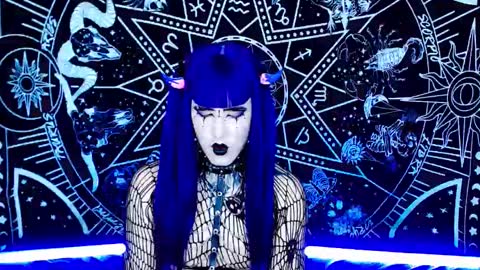 caroline online show from December 22, 1:23 am