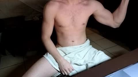 Snapshot of nobudget06 chatting on March 3, 12:39 pm nobudget06 online show from March 3, 12:39 pm