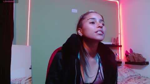 Noha Thomson online show from February 17, 8:16 pm