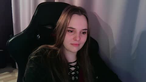 noir_ember_ online show from September 28, 11:19 am