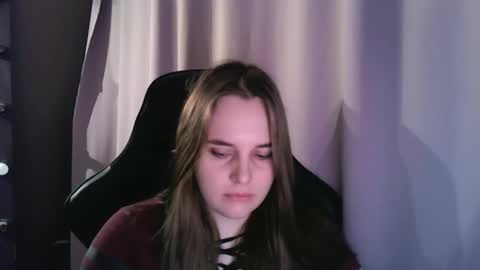 noir_ember_ online show from September 17, 10:41 am