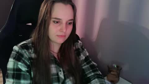 noir_ember_ online show from October 11, 1:16 pm