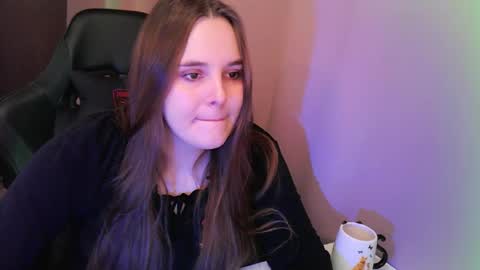 noir_ember_ online show from November 3, 2:07 pm