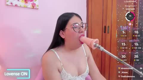 Nahomi online show from December 15, 3:57 am