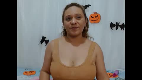 Snapshot of norapaker chatting on October 10, 12:16 am norapaker online show from October 10, 12:16 am