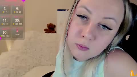 hi glad to chat online show from November 18, 6:33 pm