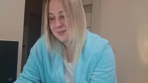 hi glad to chat online show from October 26, 1:12 pm