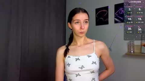 Hello My name is Helene NTMU  Finger up if u like what u see online show from September 29, 2:05 pm