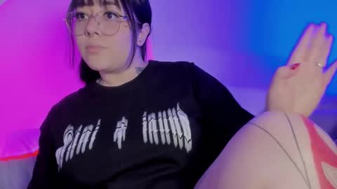  s online show from February 3, 8:57 pm