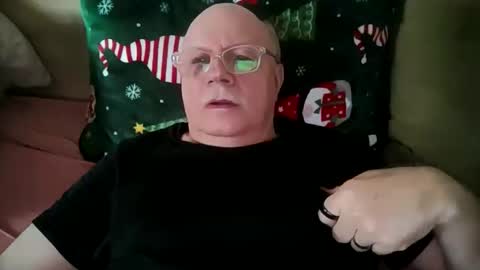 nukiss online show from December 18, 9:15 am