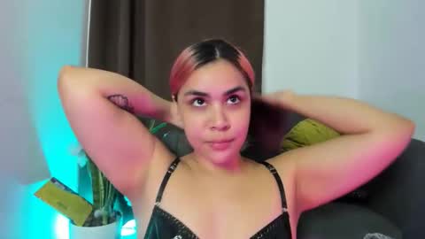 Nia online show from October 29, 11:05 pm