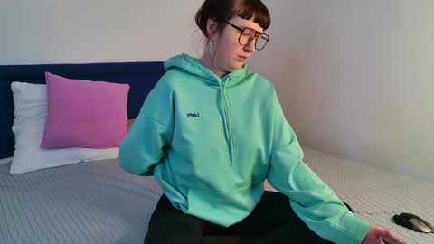 hey hey i am Lora and im new here hope to have some good time here 3 online show from January 6, 2:10 pm