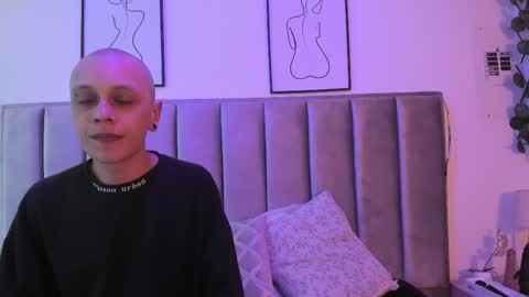 Sara Help me reach 1000 followers online show from April 11, 5:17 pm