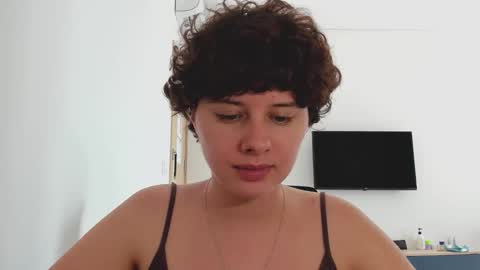 Evie online show from February 16, 8:01 am