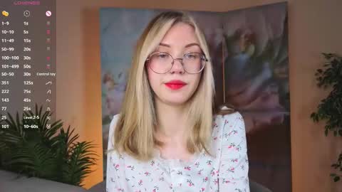 Lynna online show from February 5, 11:03 am