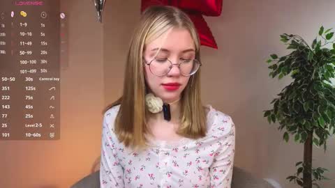 Lynna online show from February 16, 11:19 am