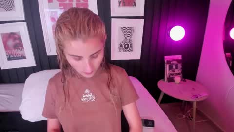 Ana  online show from February 4, 10:41 am