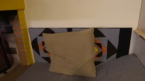 Lola online show from December 1, 5:15 pm