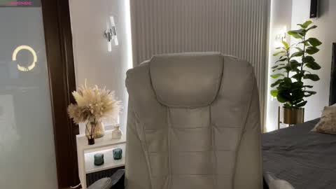 Emma online show from March 10, 1:21 am