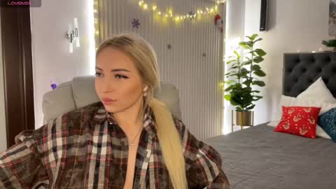 Emma online show from December 22, 1:12 am