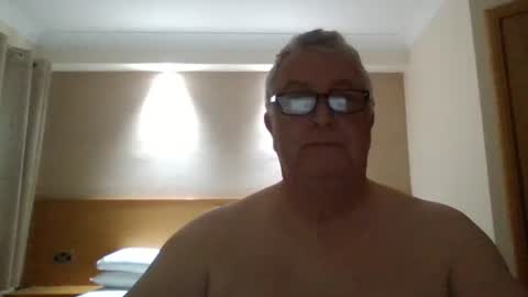 Snapshot of oldcock65uk chatting on October 27, 8:53 pm Fergus online show from October 27, 8:53 pm