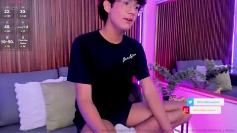 oliver20__ online show from June 4, 10:38 pm