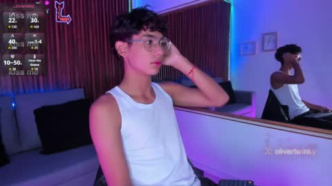 oliver20__ online show from April 1, 3:40 am