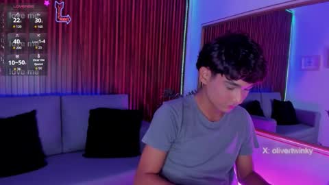 oliver20__ online show from March 25, 5:03 am