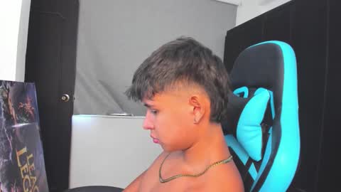 Oliver bray online show from November 18, 6:33 pm