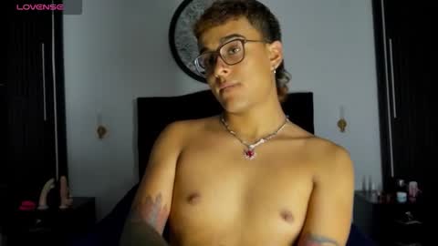 HansOliver online show from February 2, 9:11 pm