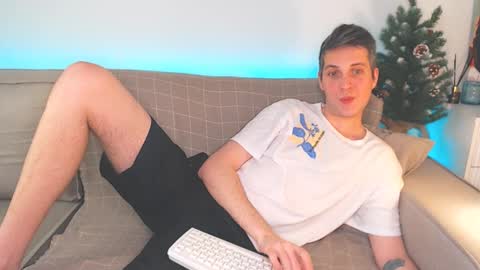 Oliver online show from January 8, 6:52 pm