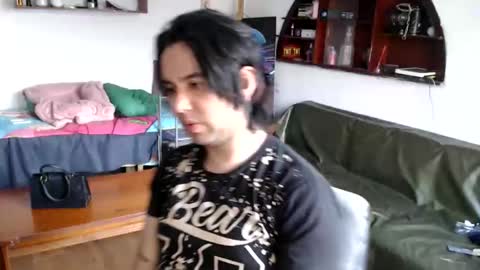 oliver_laid_2023 online show from November 18, 8:45 pm