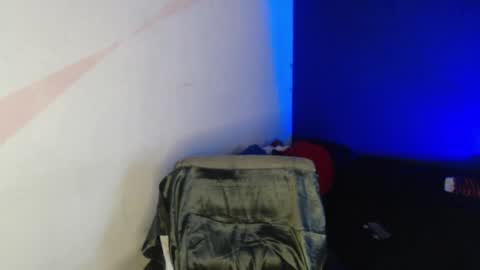 Snapshot of oliver_laid_2023 chatting on February 3, 4:04 am oliver_laid_2023 online show from February 3, 4:04 am