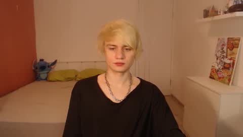 Snapshot of oliver_sweet_ chatting on September 24, 2:07 am Oliver online show from September 24, 2:07 am