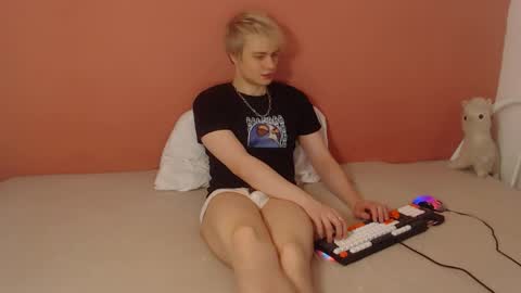 Oliver online show from April 2, 1:02 am