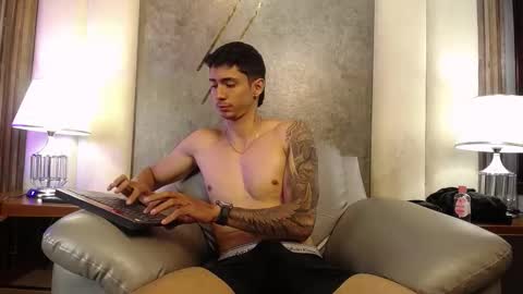 Oliver bennet online show from January 14, 5:43 pm