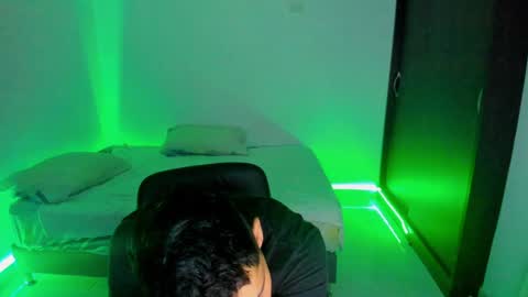 Oliver bennet online show from January 18, 11:55 pm