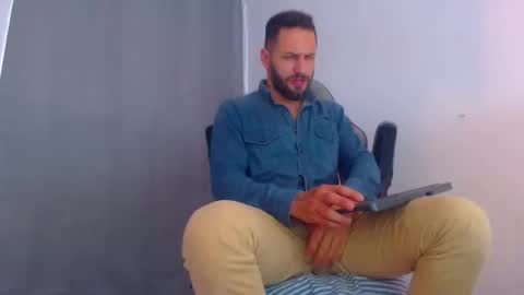 Snapshot of oliverdrew1 chatting on December 30, 6:05 pm oliver online show from December 30, 6:05 pm