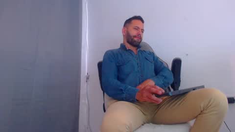 Snapshot of oliverdrew1 chatting on December 24, 9:11 pm oliver online show from December 24, 9:11 pm