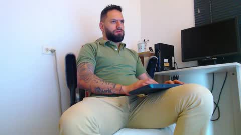 oliver online show from March 27, 1:12 pm