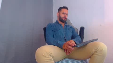 Snapshot of oliverdrew1 chatting on December 30, 10:55 pm oliver online show from December 30, 10:55 pm