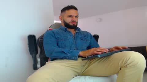 Snapshot of oliverdrew1 chatting on September 23, 1:05 pm oliver online show from September 23, 1:05 pm