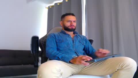 Snapshot of oliverdrew1 chatting on October 27, 12:49 pm oliver online show from October 27, 12:49 pm