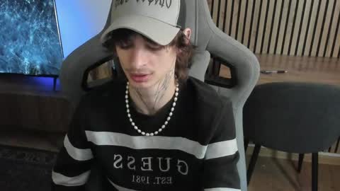 oliverrgroove online show from April 16, 12:38 pm