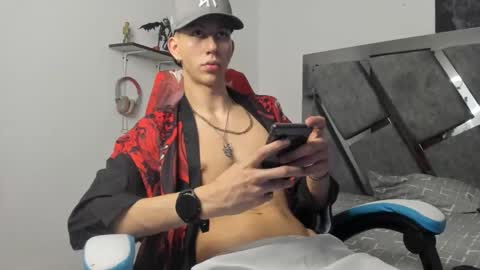 oliverthompson_01 online show from December 4, 5:10 am