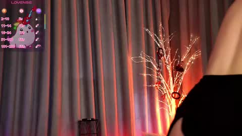 Snapshot of olivia_devis chatting on March 1, 6:24 am SaraConor online show from March 1, 6:24 am