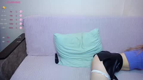 olivia_graceee online show from December 9, 9:28 am